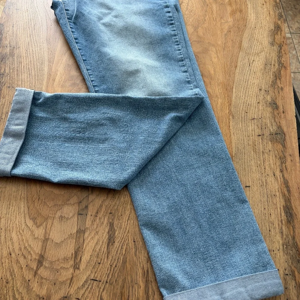 NYDJ Cuffed Hem Jeans – Size 12 💙 Lightwash & Stretchy